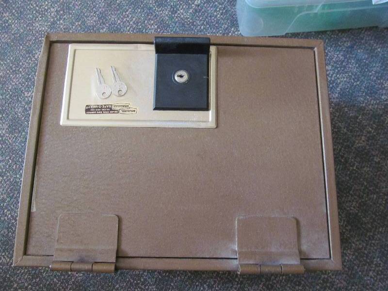 lot 81 image: safe