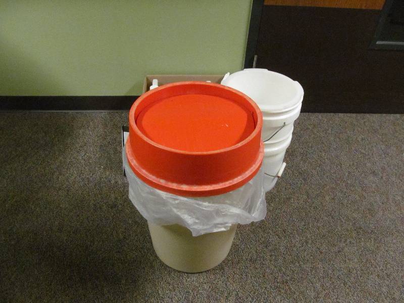 lot 87 image: cleaning supplies
