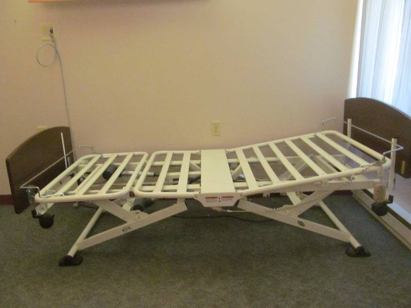 lot 92 image: (103) Invacare bed