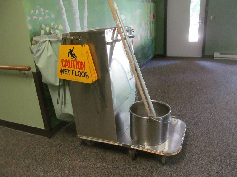 lot 96 image: (104) cleaning cart
