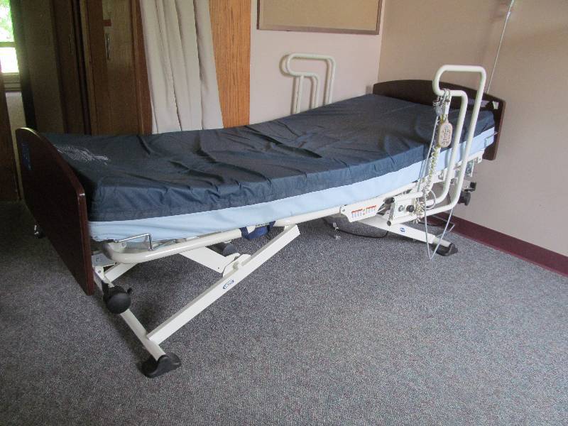 lot 98 image: (104) Invacare bed