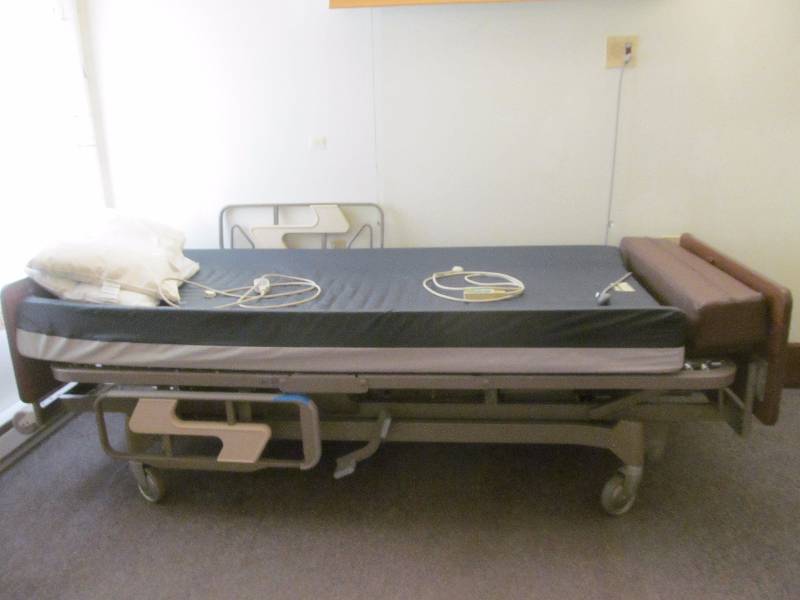 lot 104 image: (106) Hil Rom Century bed