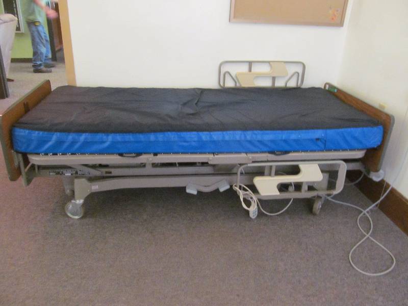 lot 105 image: (106) Hil Rom Century bed