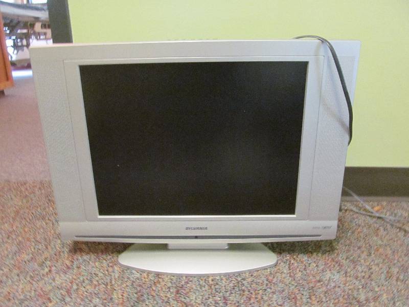 lot 116 image: (hall) Sylvania TV