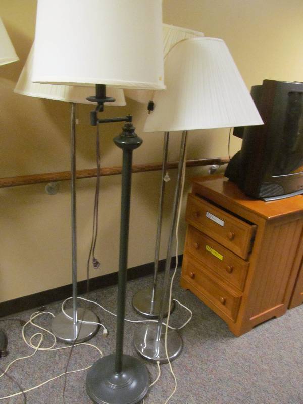 lot 139 image: (hall) lamps