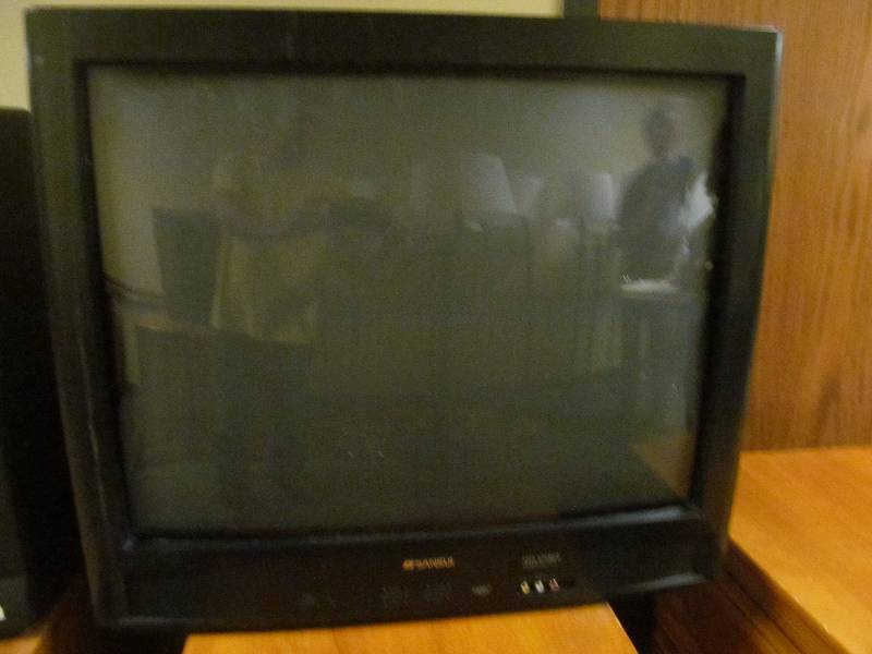 lot 141 image: (hall)Sansui TV
