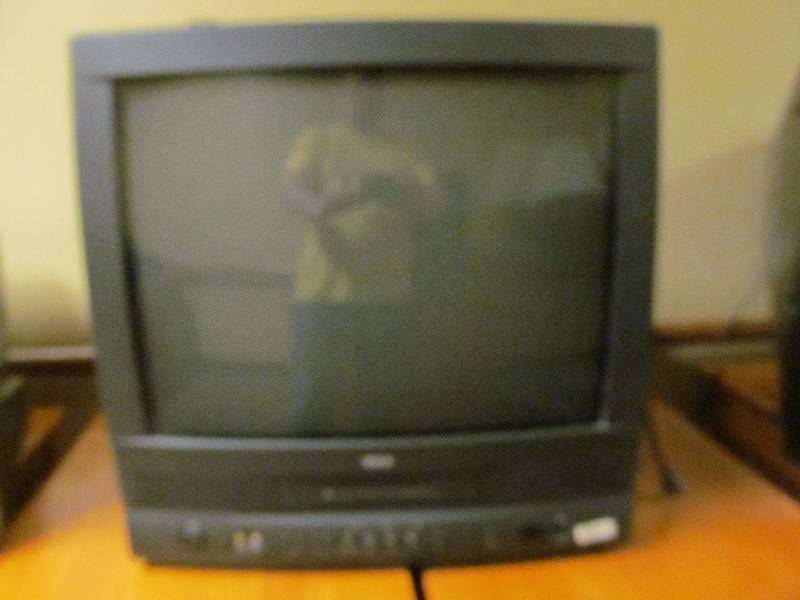 lot 142 image: (hall) RCA TV