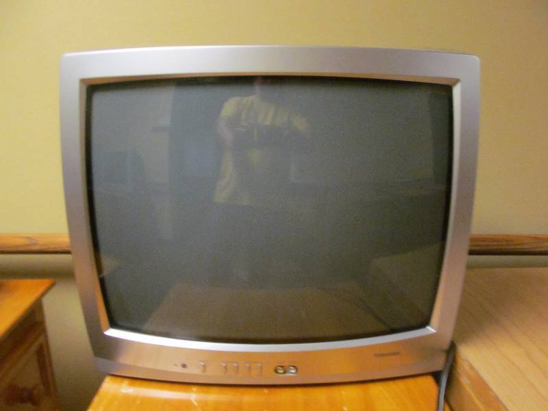 lot 145 image: (hall)Toshiba TV