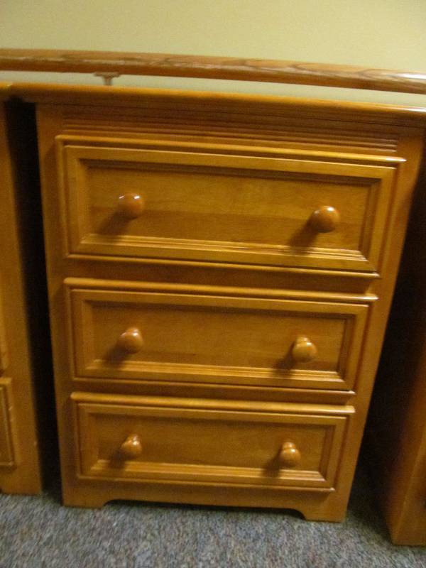 lot 171 image: (hall) nightstand