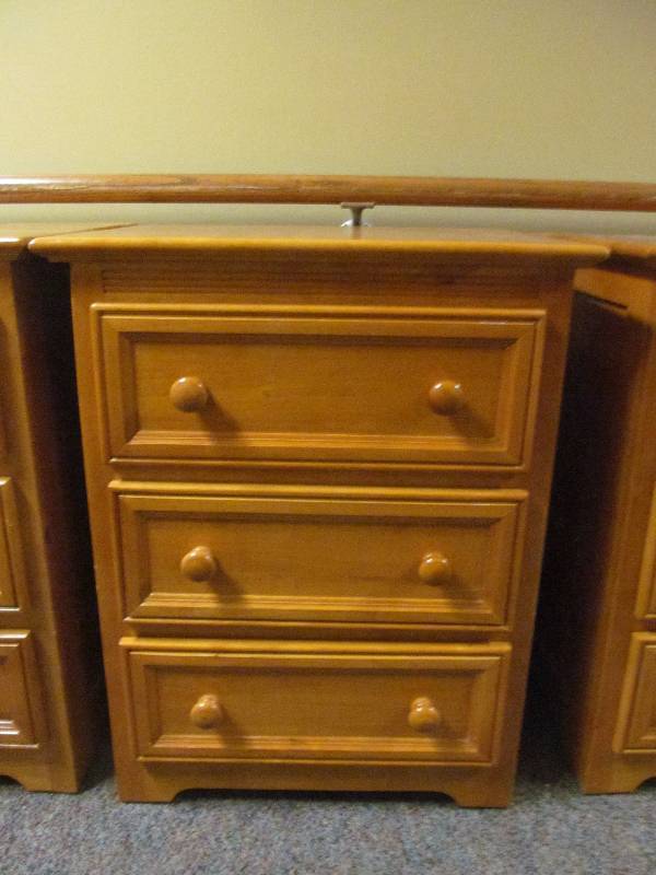 lot 173 image: (hall) nightstand