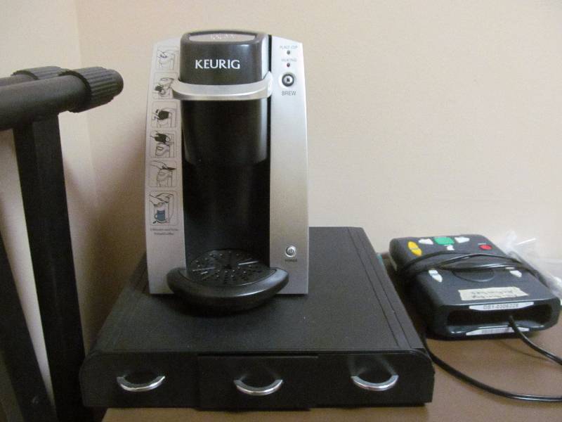 lot 180 image: (activity) Keurig coffee maker, supplied drawer
