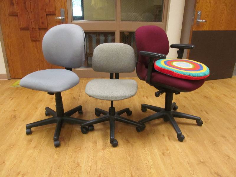 lot 191 image: (104) office chairs