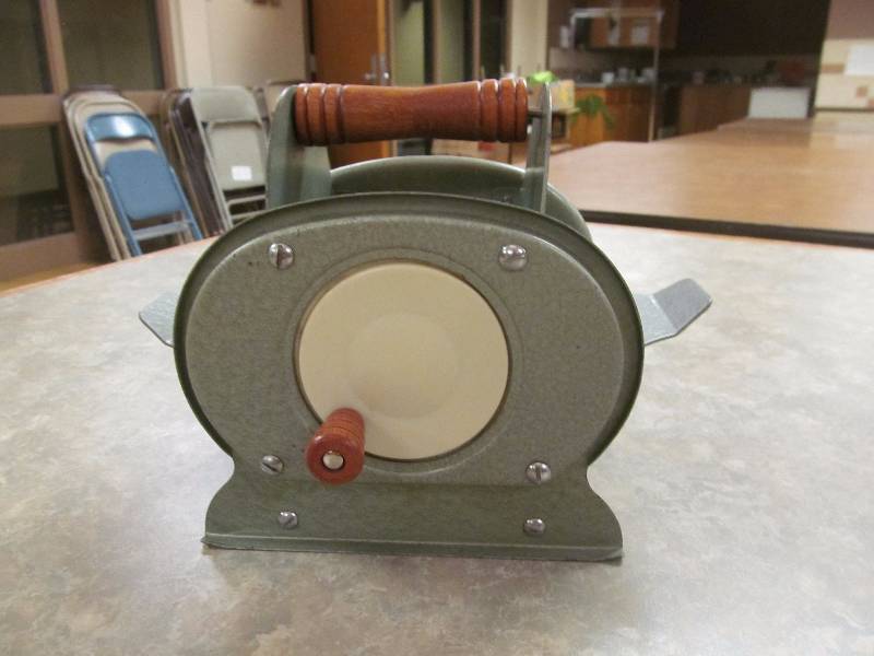 lot 193 image: (104) card shuffler