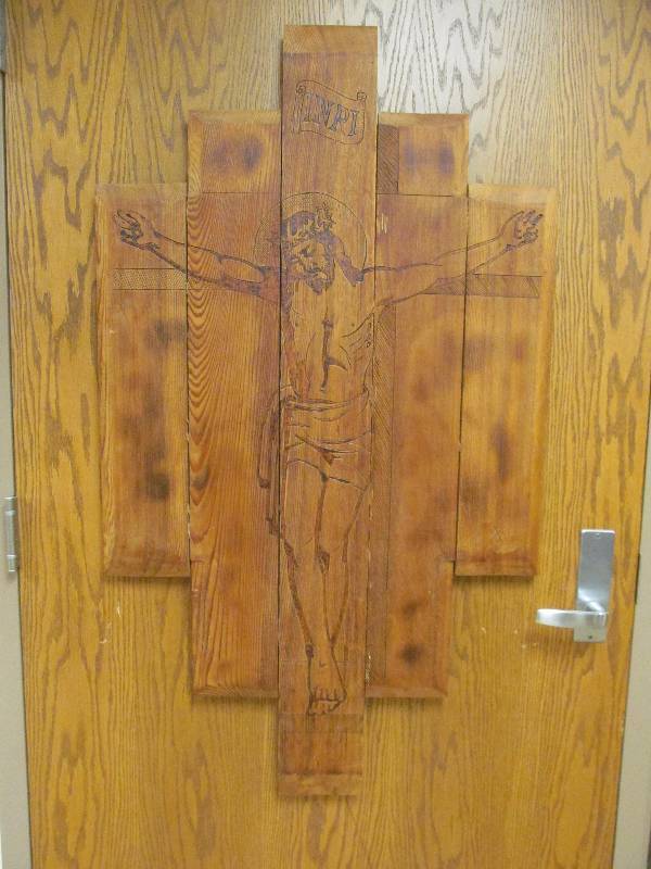 lot 200 image: (104) wood carving of Jesus on cross