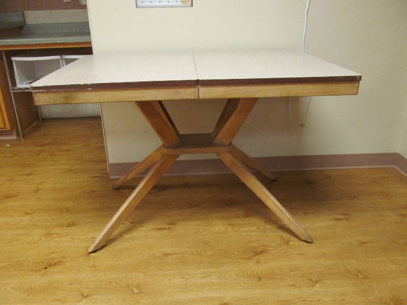 lot 202 image: (104) table