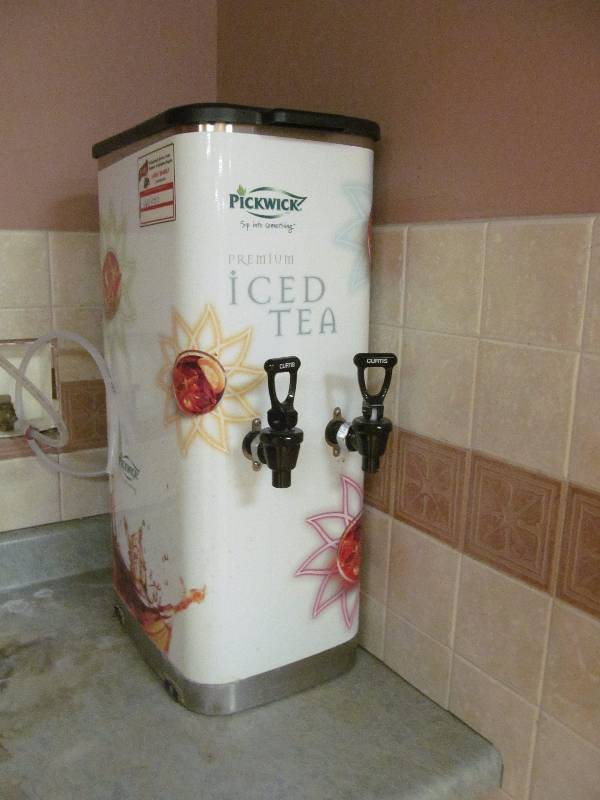 lot 203 image: (104) Pick Wick iced tea dispenser
