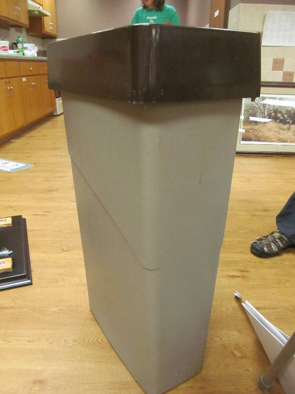 lot 213 image: (104) garbage container