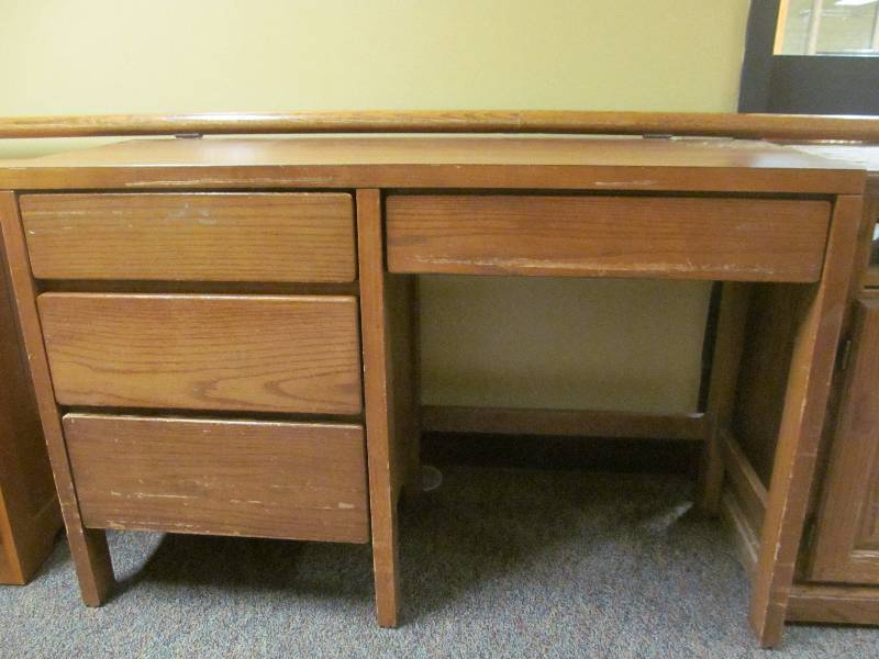 lot 220 image: desk