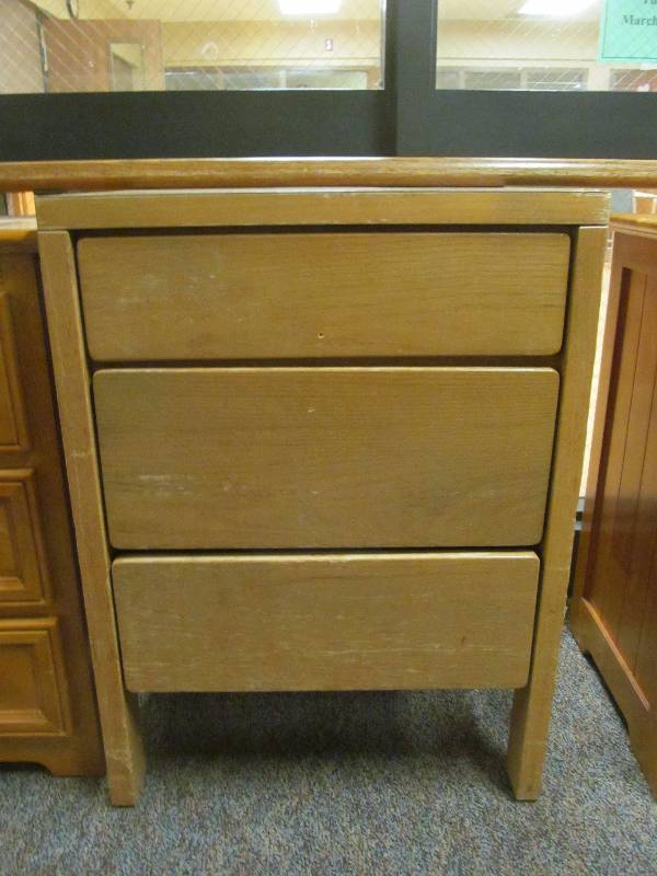 lot 223 image: cabinet