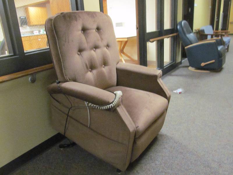 lot 235 image: lift chair