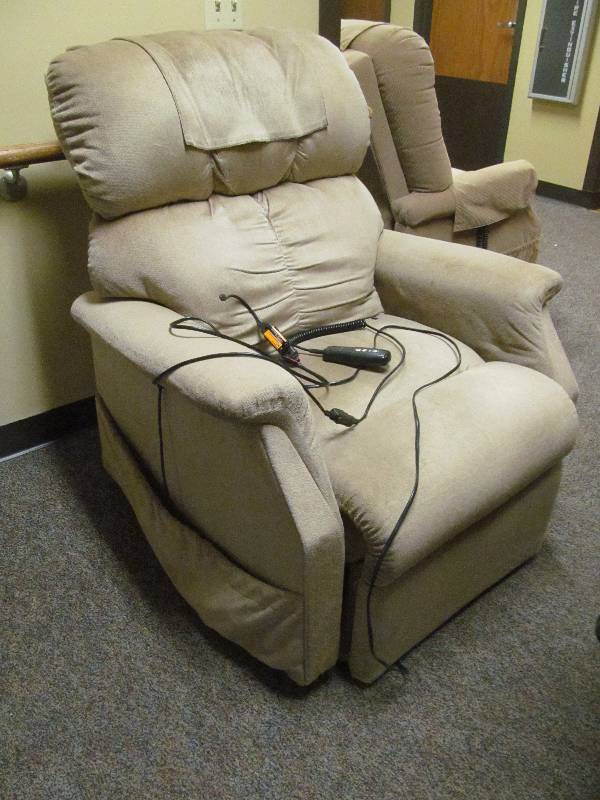 lot 246 image: reclining lift chair