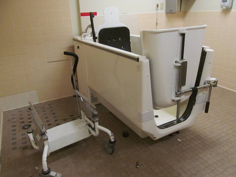 lot 250 image: Master care tub