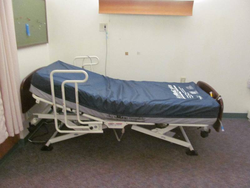 lot 251 image: Invacare bed
