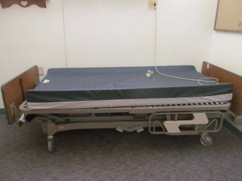lot 252 image: Hil Rom Century Bed