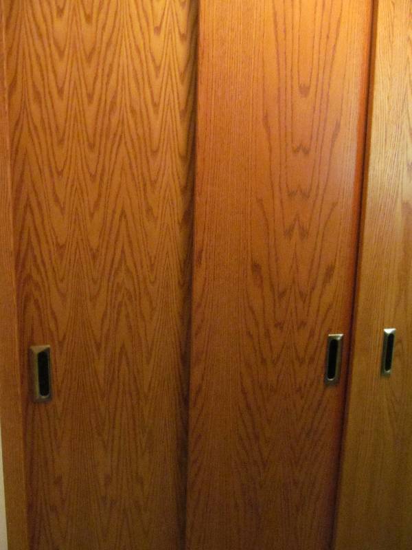 lot 253 image: Wardrobe cabinet