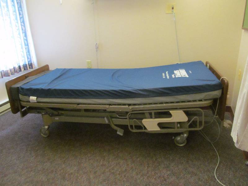 lot 256 image: (114) Hil Rom Century bed