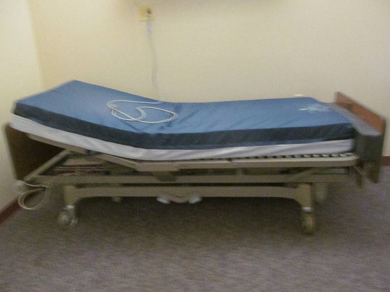 lot 276 image: (119) Hil Rom Century bed