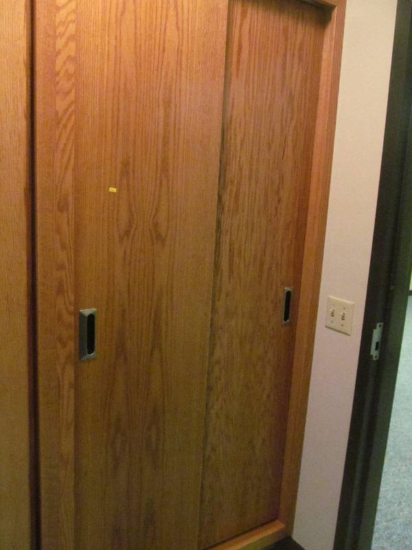 lot 305 image: (213)wardrobe cabinet
