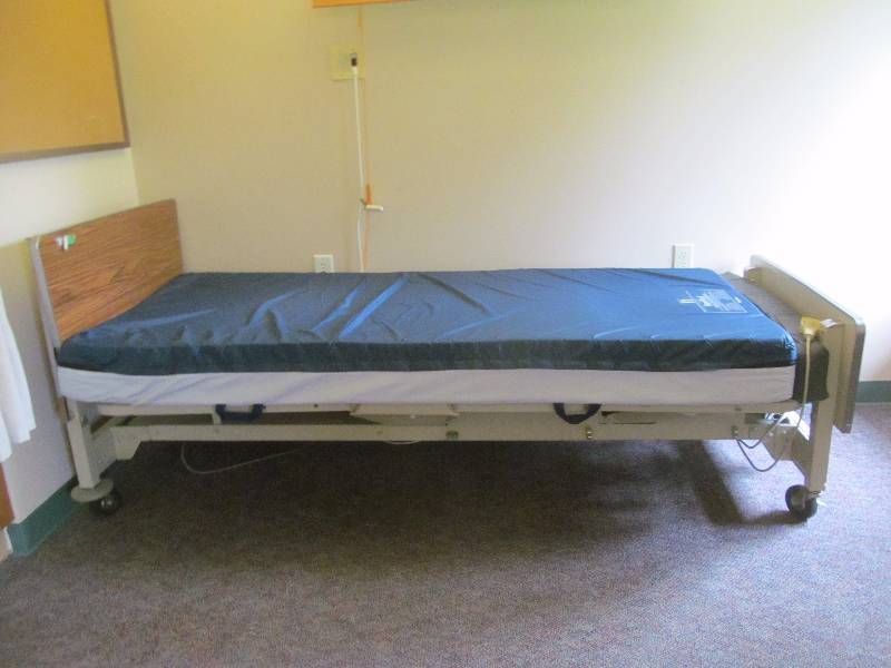 lot 322 image: (218) Multi matic simooms bed