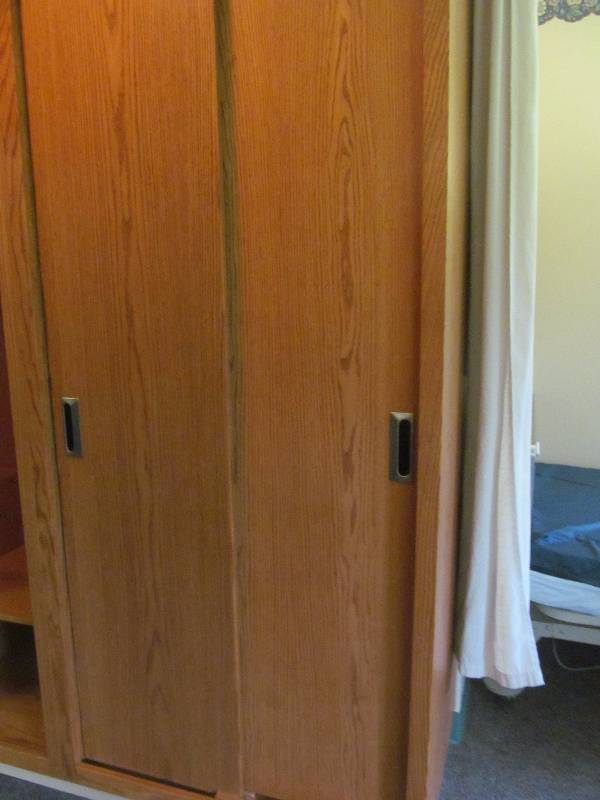 lot 323 image: (218)wardrobe cabinet