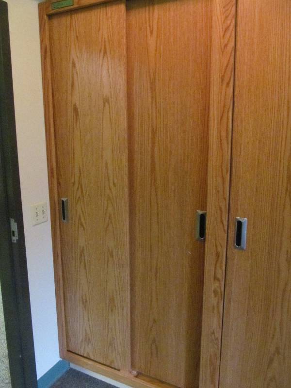 lot 324 image: (218) wardrobe cabinet