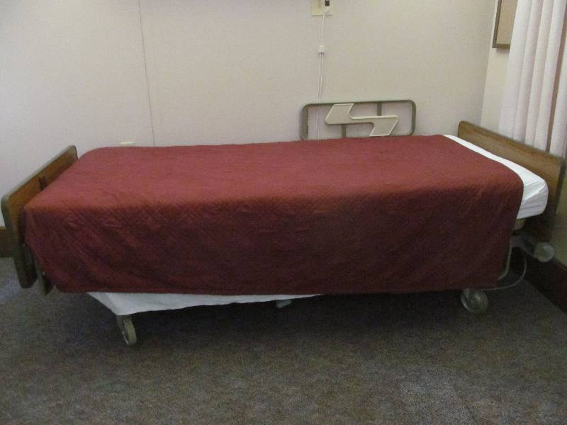 lot 326 image: (220) Hil Rom Century bed