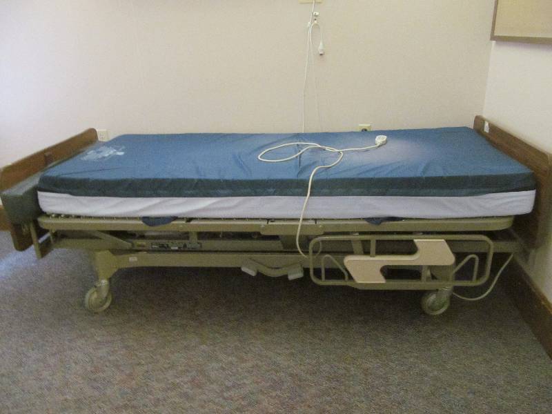 lot 331 image: (219) Hil rom century bed