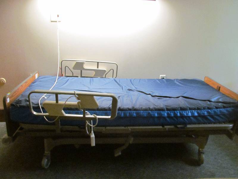 lot 345 image: (209) Hil rom Century bed