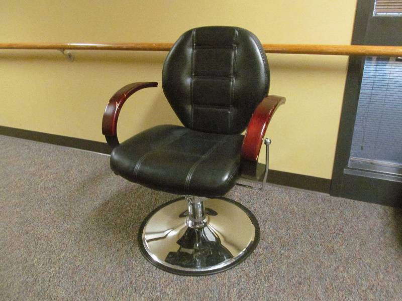 lot 353 image: salon chair