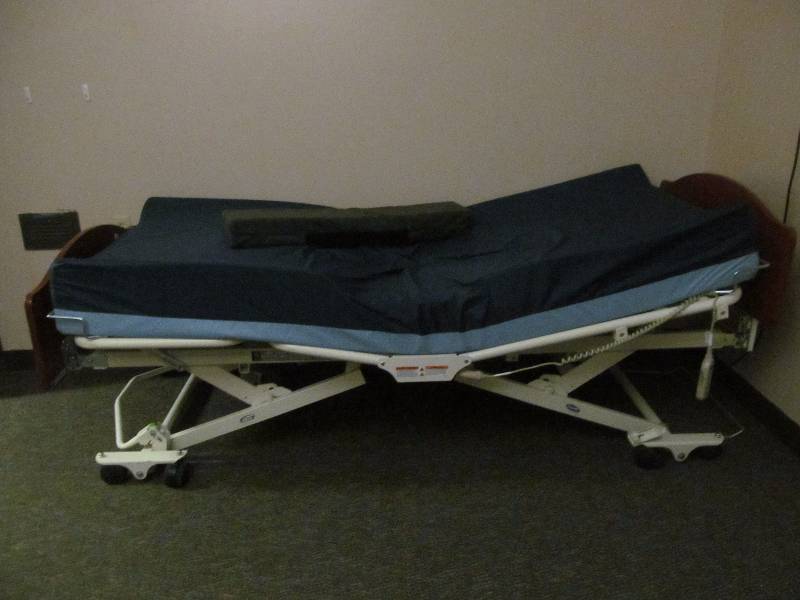 lot 358 image: (208) Invacare bed