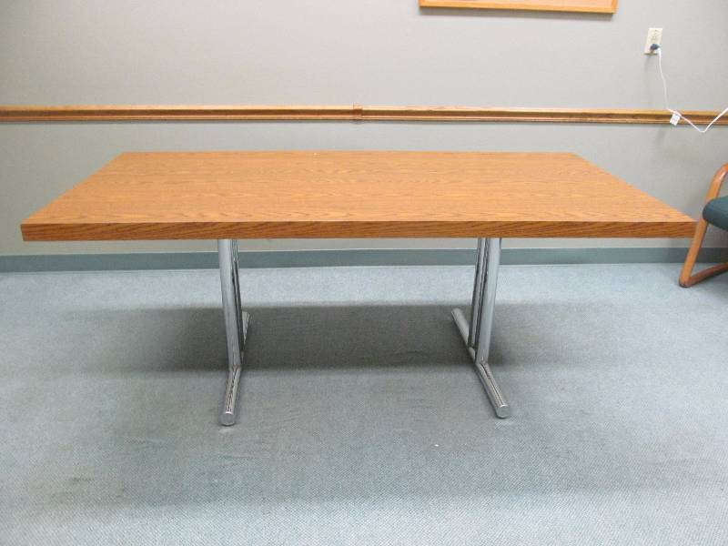 lot 365 image: (conference room) table, chairs