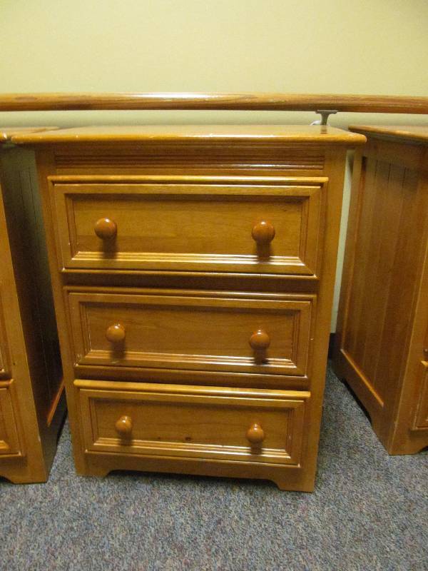 lot 367 image: Nite stand