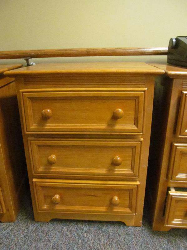 lot 371 image: Nite stand
