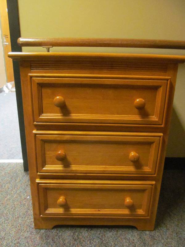 lot 375 image: Nite stand