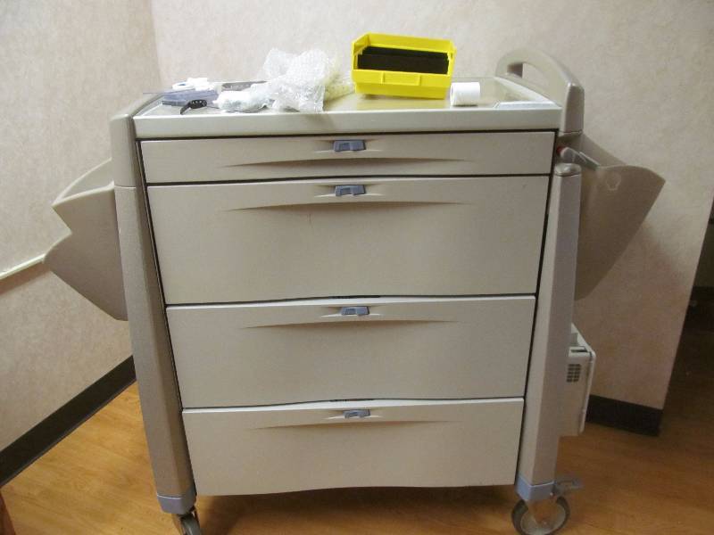 lot 381 image: nurses cart