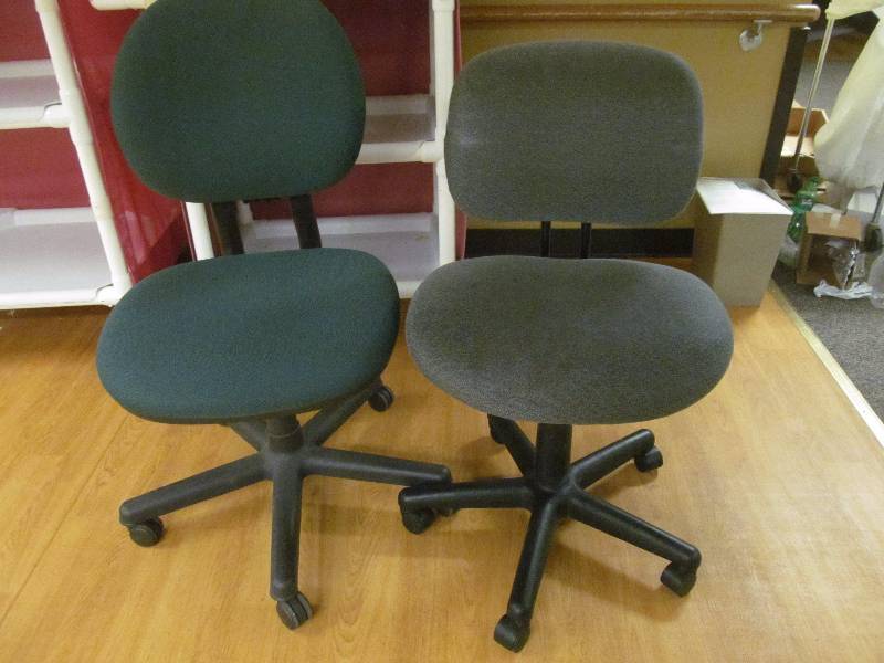 lot 386 image: office chairs