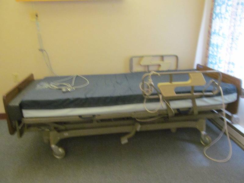 lot 398 image: (200) Hil Rom Century bed