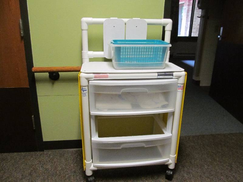 lot 402 image: (220) work station