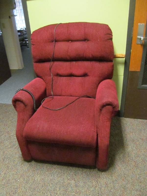 lot 403 image: lift chair