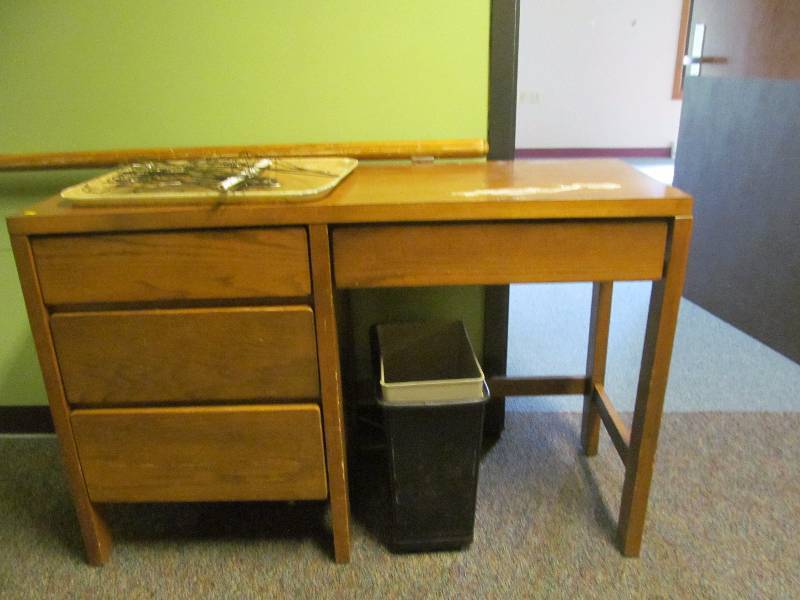 lot 406 image: waste cans, coat hangers desk